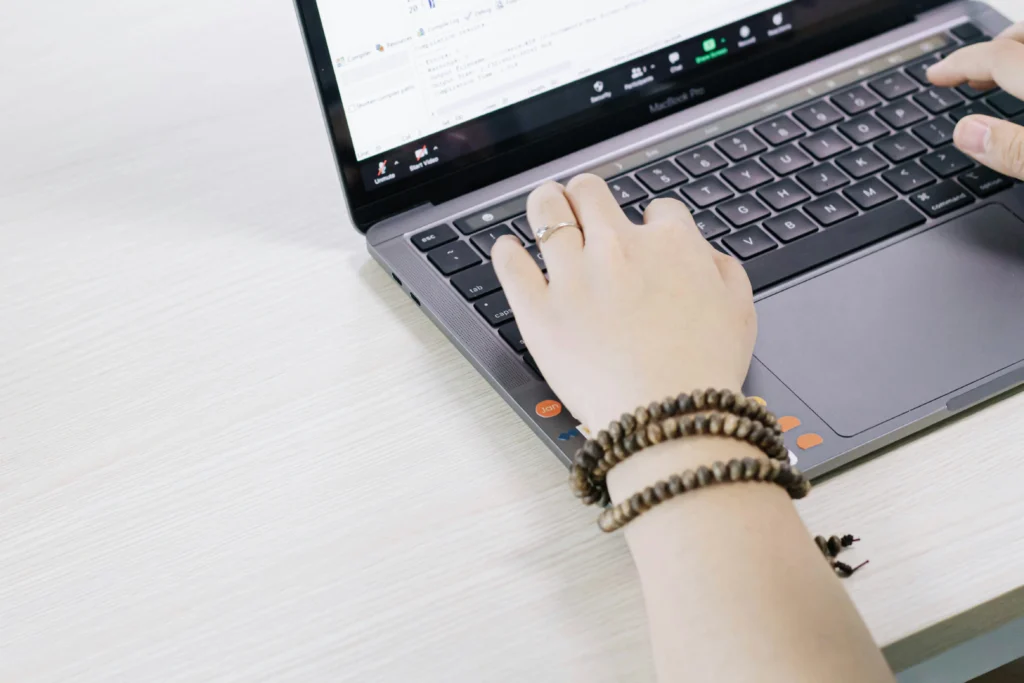 profitable blogging in jewelry niche